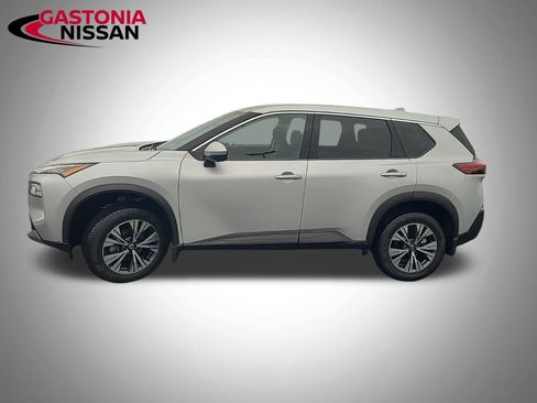 Used 2021 Nissan Rogue SV image 9