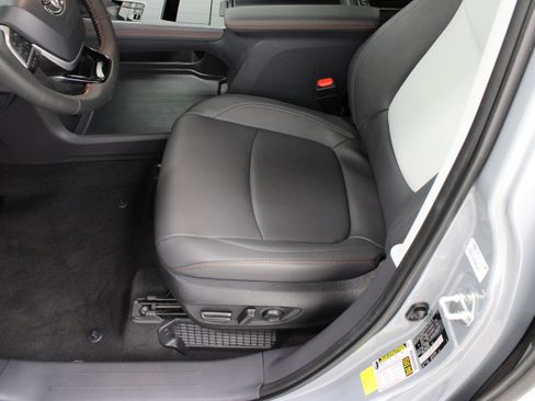 Used 2023 Toyota Sienna XSE w/ XSE Plus Package AWD/4WD image 14