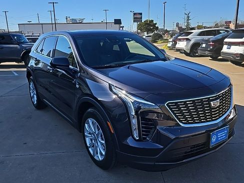 Used 2023 Cadillac XT4 Luxury image 3