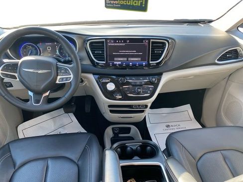 Used 2024 Chrysler Pacifica Touring-L FWD image 12