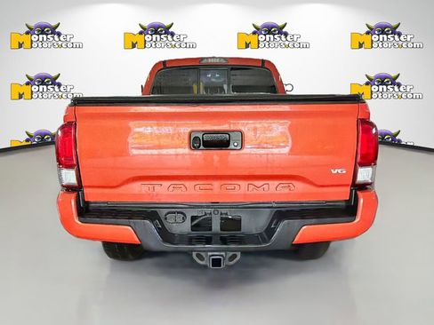 Used 2016 Toyota Tacoma TRD Sport AWD/4WD image 5