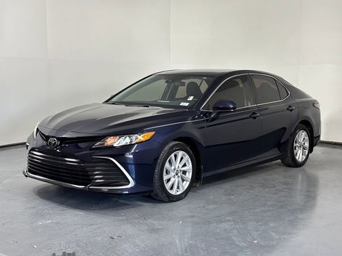 Certified 2022 Toyota Camry LE image 3