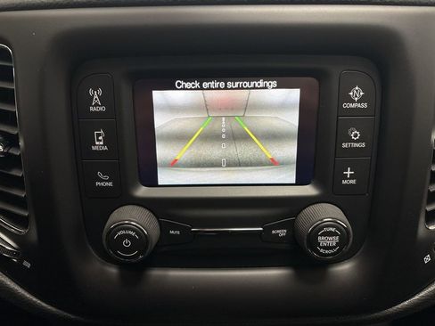 Used 2018 Jeep Compass Latitude w/ Cold Weather Group image 32