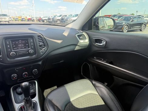 Used 2018 Jeep Compass Latitude AWD/4WD image 42