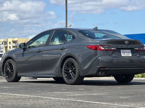 Used 2025 Toyota Camry SE FWD image 6