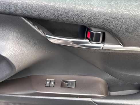 Used 2022 Toyota Camry SE FWD image 22