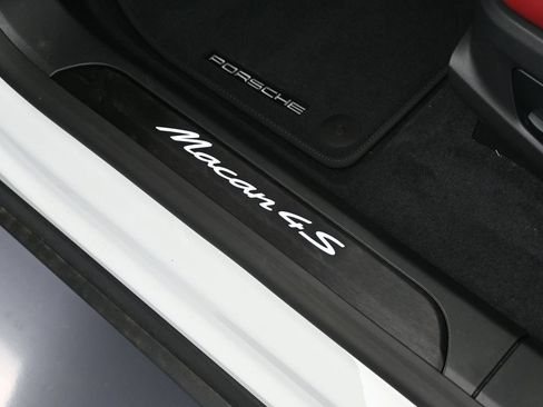 Certified 2025 Porsche Macan 4S Electric AWD/4WD image 16