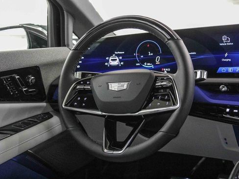 Used 2025 Cadillac Optiq Luxury 2 image 16