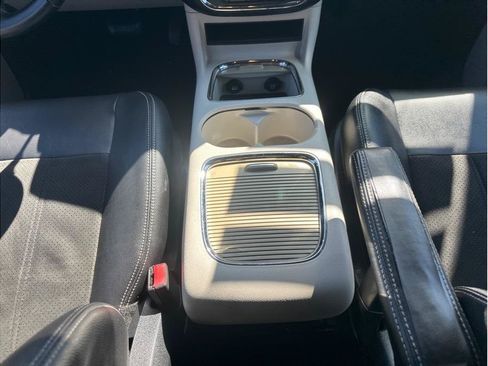 Used 2019 Dodge Grand Caravan SXT FWD image 18