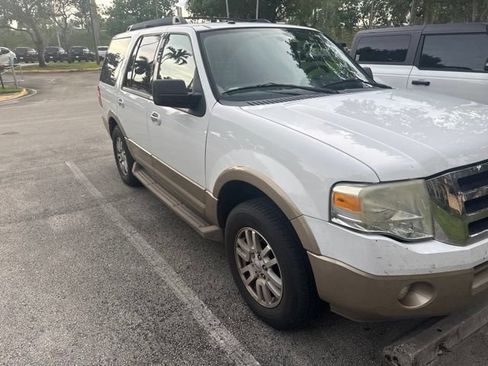 Used 2014 Ford Expedition XLT w/ Equipment Group 202A RWD image 2