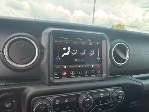 Used 2023 Jeep Wrangler Unlimited Sahara w/ Cold Weather Group AWD/4WD image 26