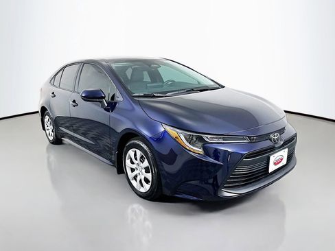 Used 2026 Toyota Corolla LE FWD image 3