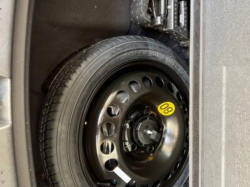 Used 2024 Buick Encore GX Avenir w/ Avenir Convenience Package image 11