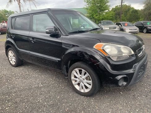 Used 2013 Kia Soul + FWD image 7