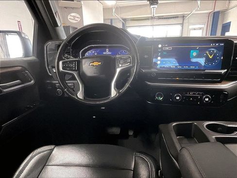 Used 2022 Chevrolet Silverado 1500 LT AWD/4WD image 16