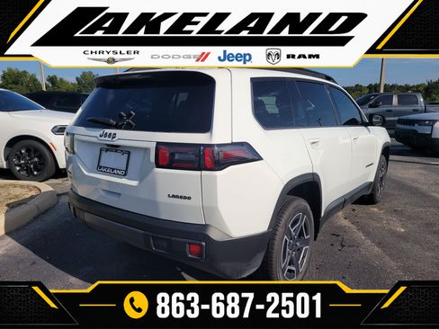 Used 2026 Jeep Cherokee Laredo AWD/4WD image 4