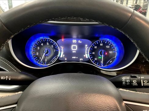 Used 2023 Chrysler Pacifica Limited FWD image 26