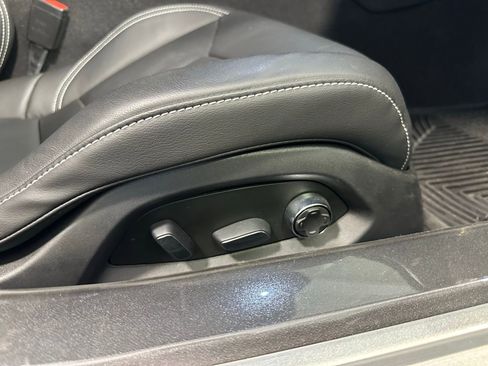 Used 2021 Chevrolet Corvette Stingray 2LT w/ Z51 Performance Package image 40