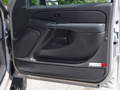 Used 2006 Chevrolet Silverado 2500 LT w/ Heavy-Duty Power Package image 45