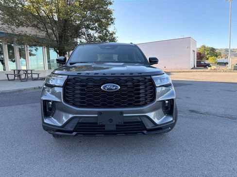 Used 2025 Ford Explorer ST-Line w/ ST-Line Street Pack AWD/4WD image 2