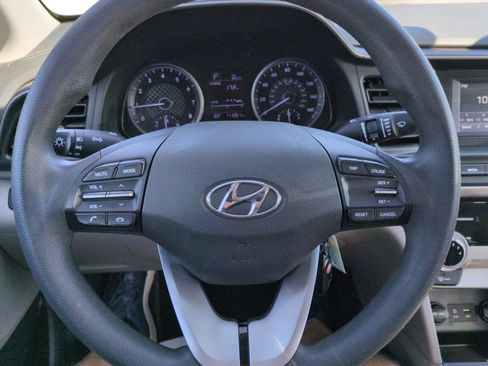 Used 2019 Hyundai Elantra SE FWD image 16