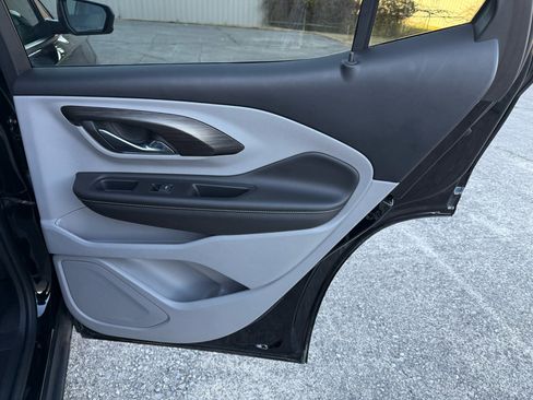 Used 2023 GMC Terrain SLE image 28