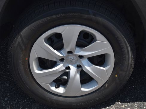 Used 2024 Toyota RAV4 LE AWD/4WD image 12