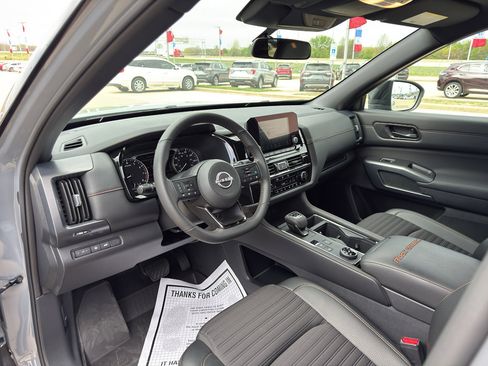 Used 2025 Nissan Pathfinder Rock Creek image 10