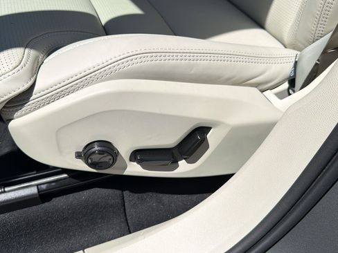 New 2026 Volvo XC60 B5 Ultra w/ Climate Package image 14