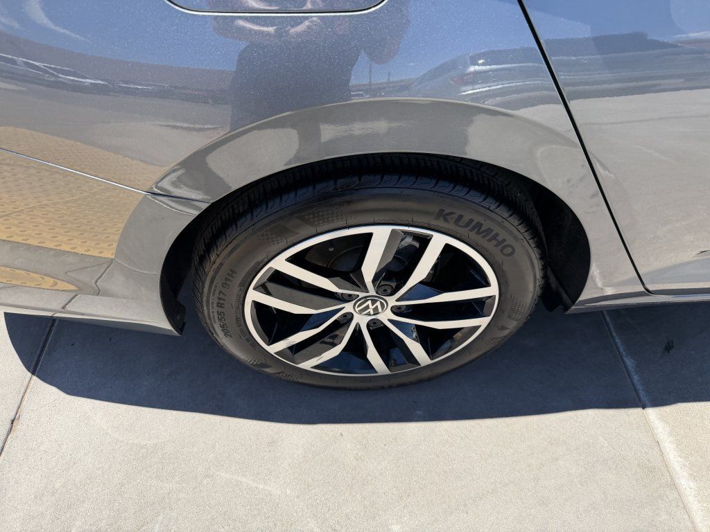 Used 2025 Volkswagen Jetta SE w/ Sunroof Package FWD image 15