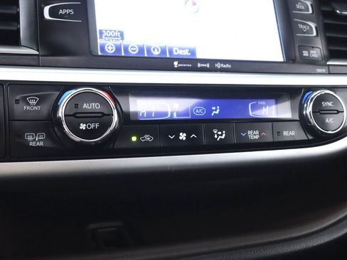 Used 2018 Toyota Highlander XLE AWD/4WD image 22