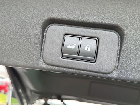 Used 2023 Nissan Rogue SL AWD/4WD image 35