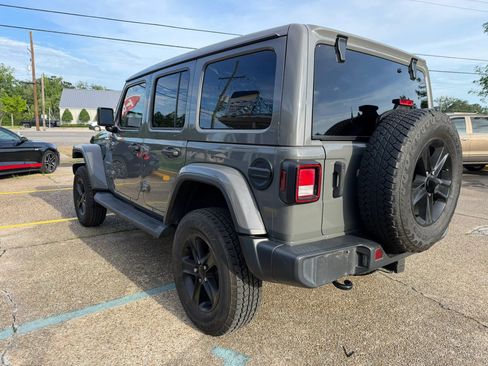Used 2020 Jeep Wrangler Unlimited Sahara w/ Cold Weather Group AWD/4WD image 3