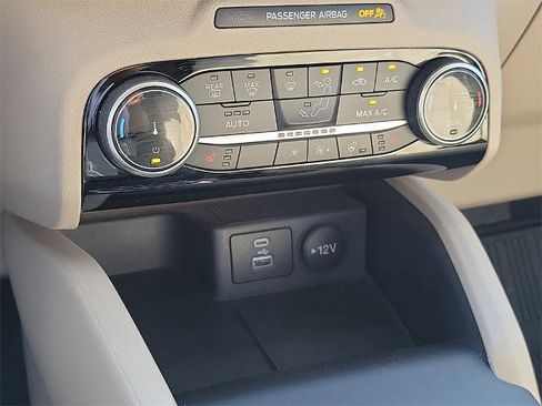 Certified 2022 Ford Escape Titanium image 31
