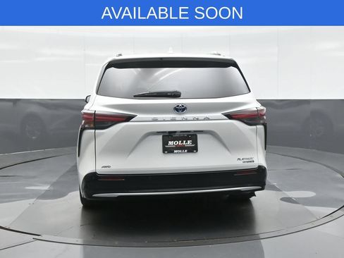 Used 2024 Toyota Sienna Platinum AWD/4WD image 6