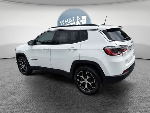Used 2024 Jeep Compass Latitude AWD/4WD image 6