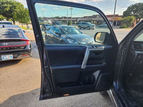 Used 2011 Toyota 4Runner Limited RWD image 8