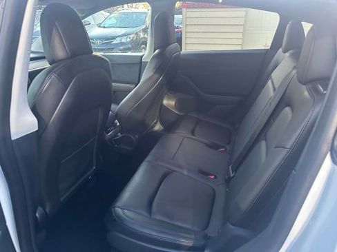 Used 2022 Tesla Model Y Long Range image 13