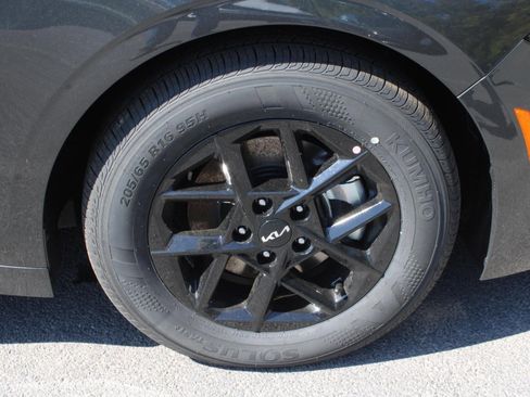 New 2025 Kia K5 LXS image 10