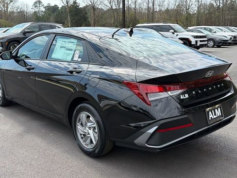 New 2026 Hyundai Elantra SE image 7