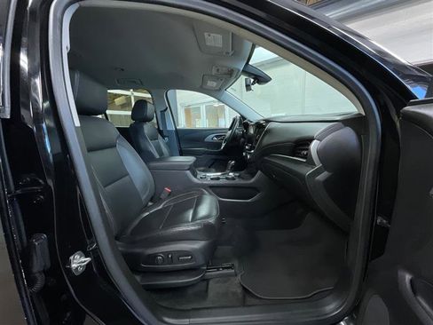 Used 2020 Chevrolet Traverse RS image 28