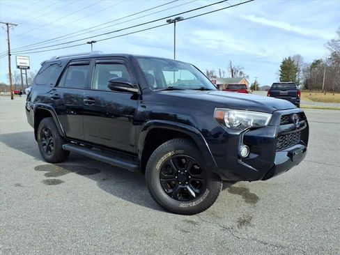 Used 2018 Toyota 4Runner SR5 image 2