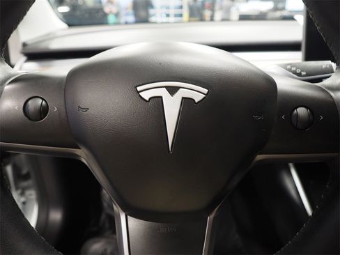 Used 2020 Tesla Model 3 Standard Range Plus image 22