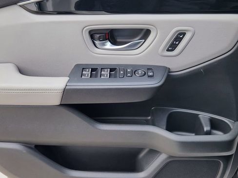 Used 2025 Honda Pilot EX-L image 17