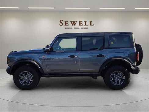 New 2025 Ford Bronco Badlands image 2