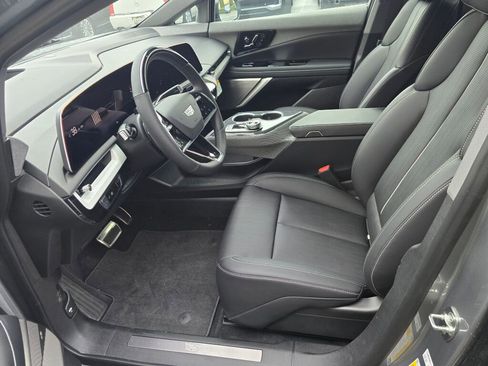 New 2026 Cadillac Optiq Luxury 2 image 23