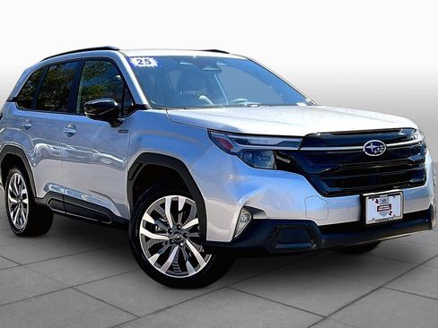 Used 2025 Subaru Forester Touring image 3