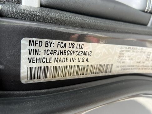 Used 2023 Jeep Grand Cherokee Limited w/ Luxury Tech Group II AWD/4WD image 37