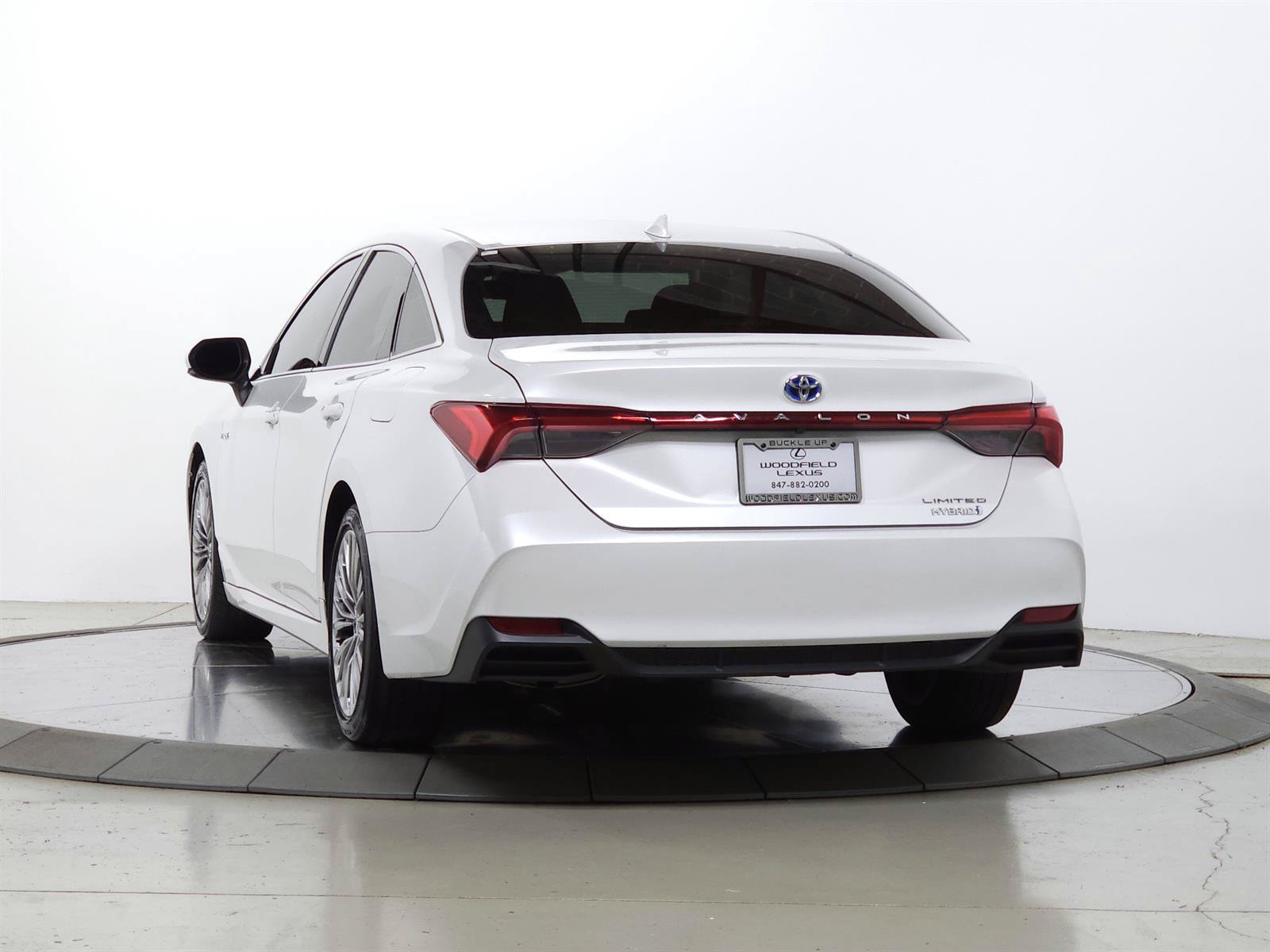 Used 2020 Toyota Avalon Limited w/ All Weather Liner Package FWD image 5