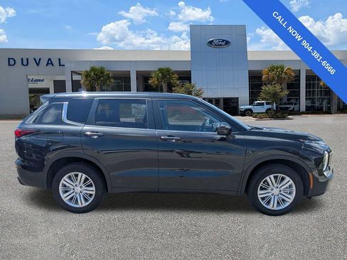 Used 2024 Mitsubishi Outlander ES FWD image 3